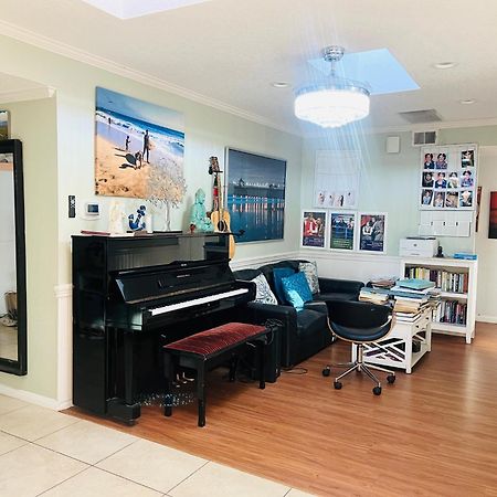 Costa Mesa Homestay - Private Rooms With 2 Shared Baths And Hosts Onsite Exterior photo