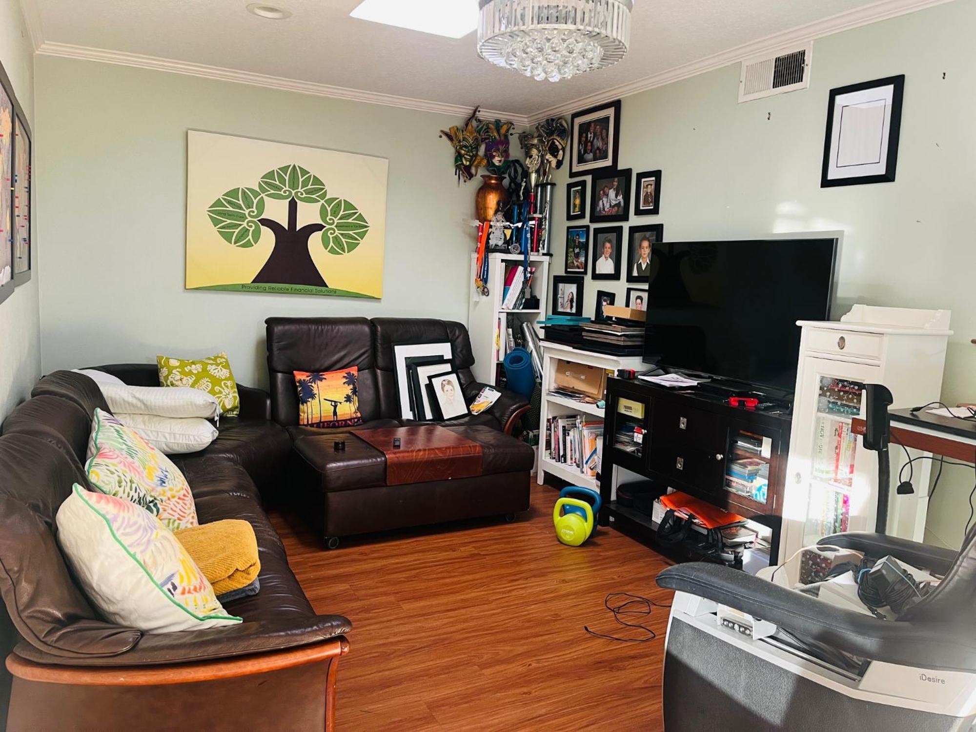Costa Mesa Homestay - Private Rooms With 2 Shared Baths And Hosts Onsite Exterior photo