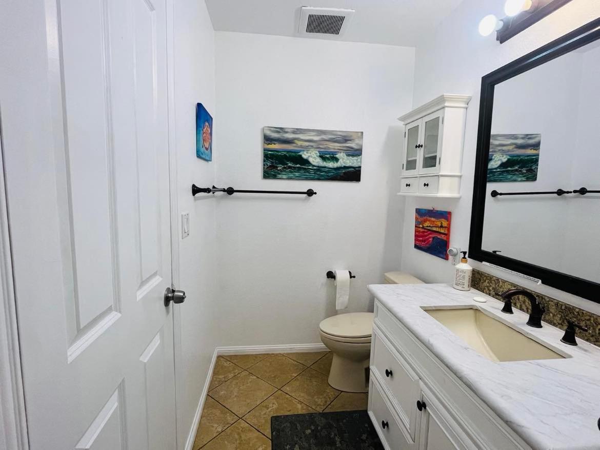Costa Mesa Homestay - Private Rooms With 2 Shared Baths And Hosts Onsite Exterior photo